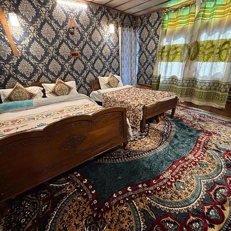 Houseboat New Suzan Hotel Srinagar  Luaran gambar
