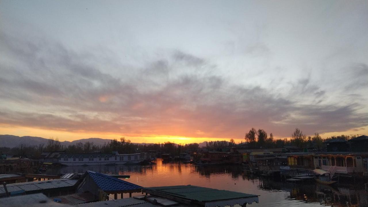 Houseboat New Suzan Hotel Srinagar  Luaran gambar