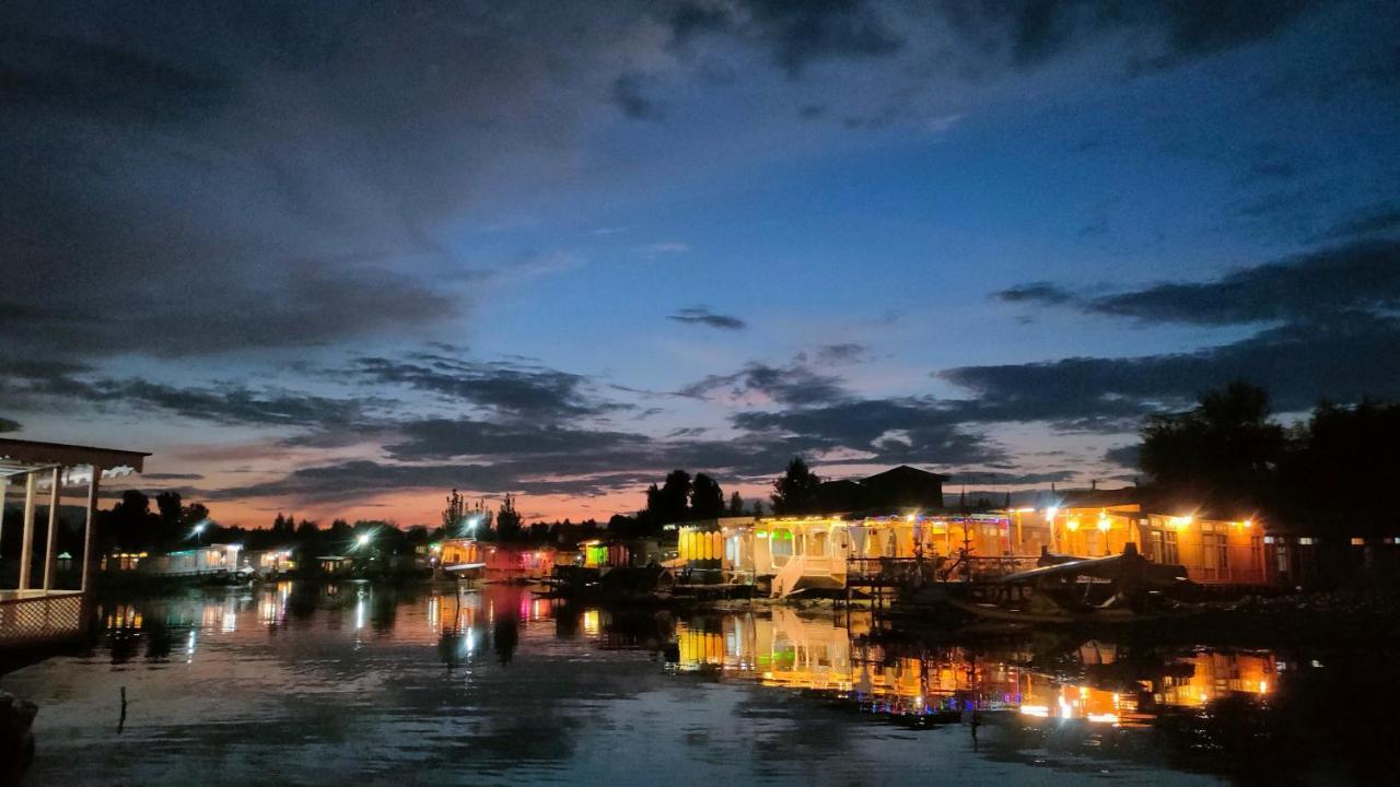 Houseboat New Suzan Hotel Srinagar  Luaran gambar