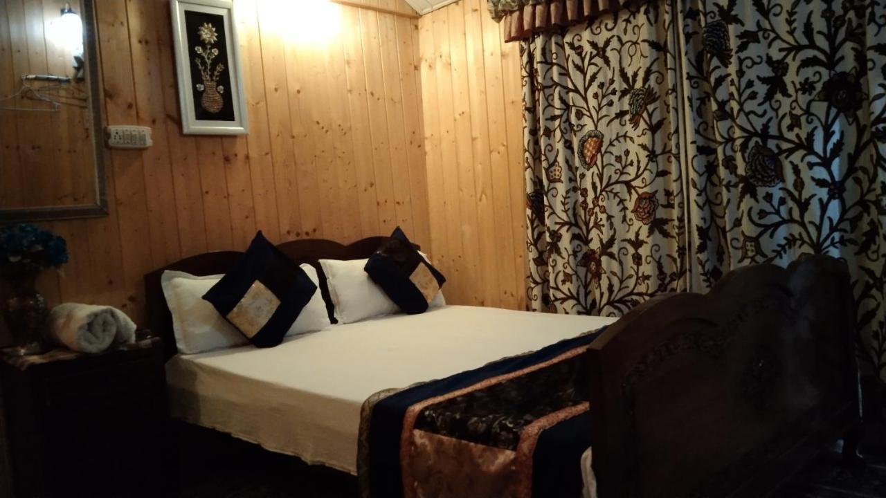 Houseboat New Suzan Hotel Srinagar  Luaran gambar