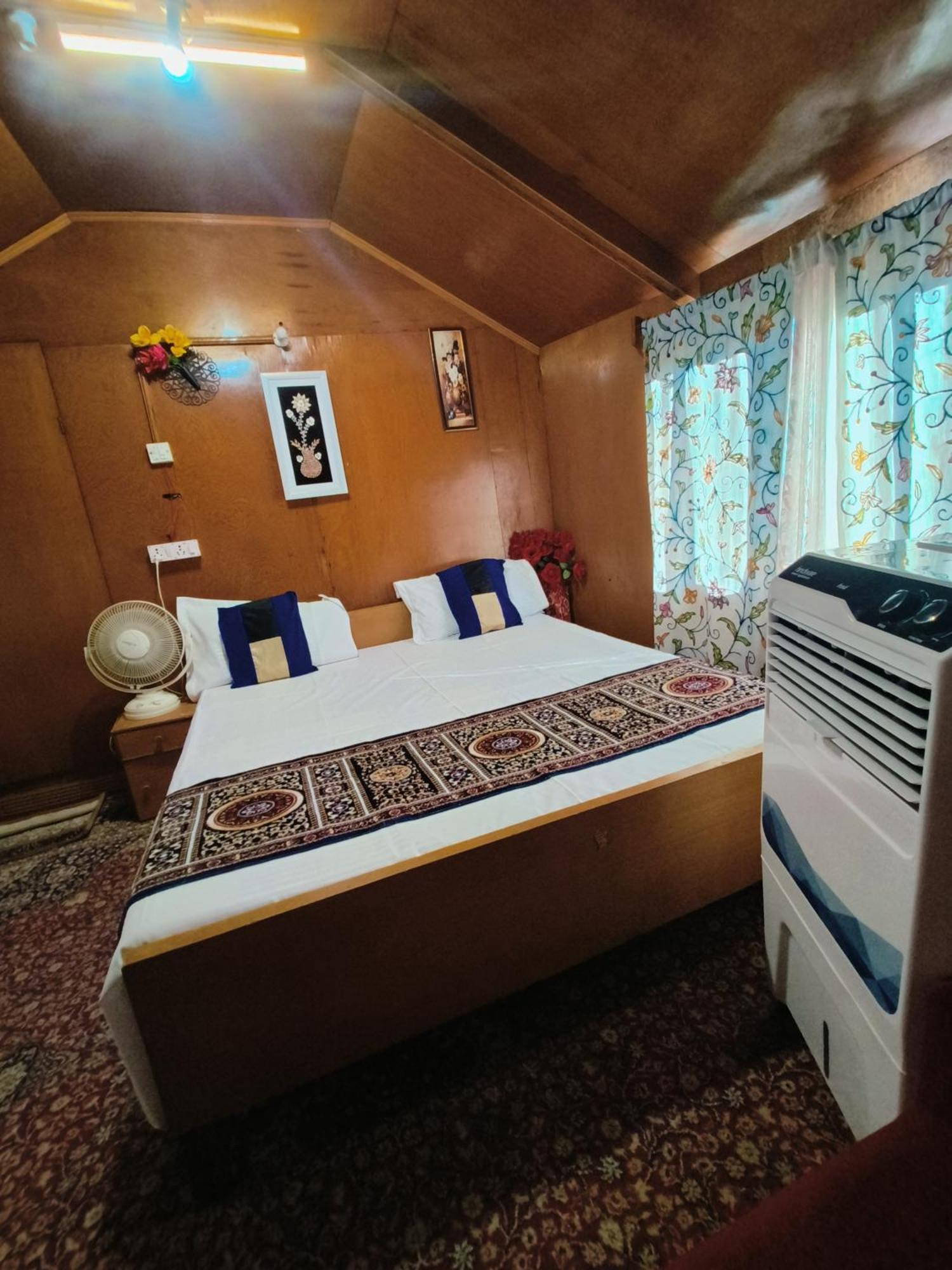 Houseboat New Suzan Hotel Srinagar  Luaran gambar