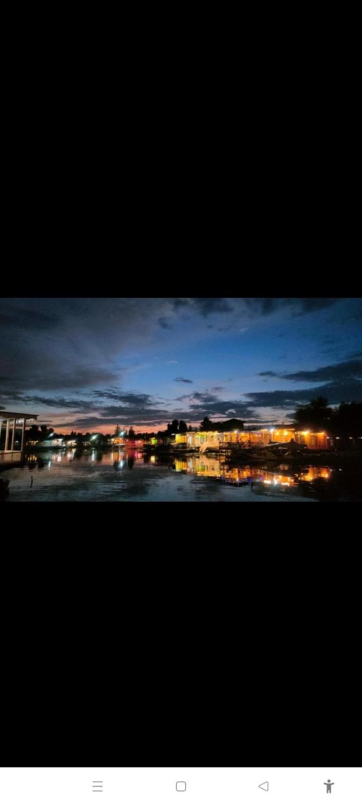 Houseboat New Suzan Hotel Srinagar  Luaran gambar