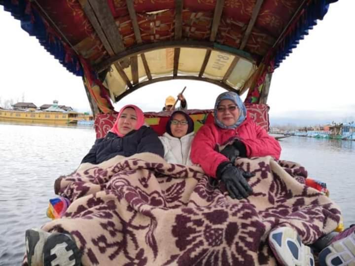 Houseboat New Suzan Hotel Srinagar  Luaran gambar