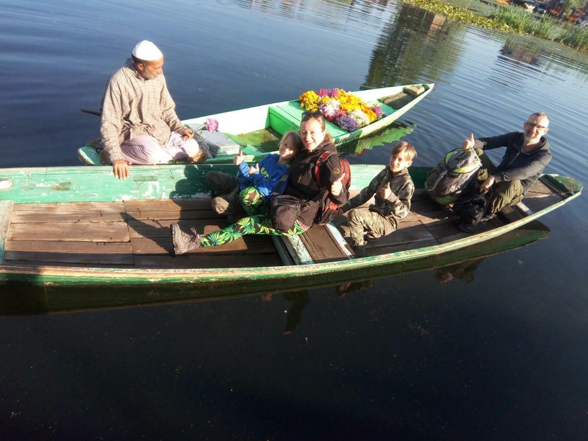 Houseboat New Suzan Hotel Srinagar  Luaran gambar