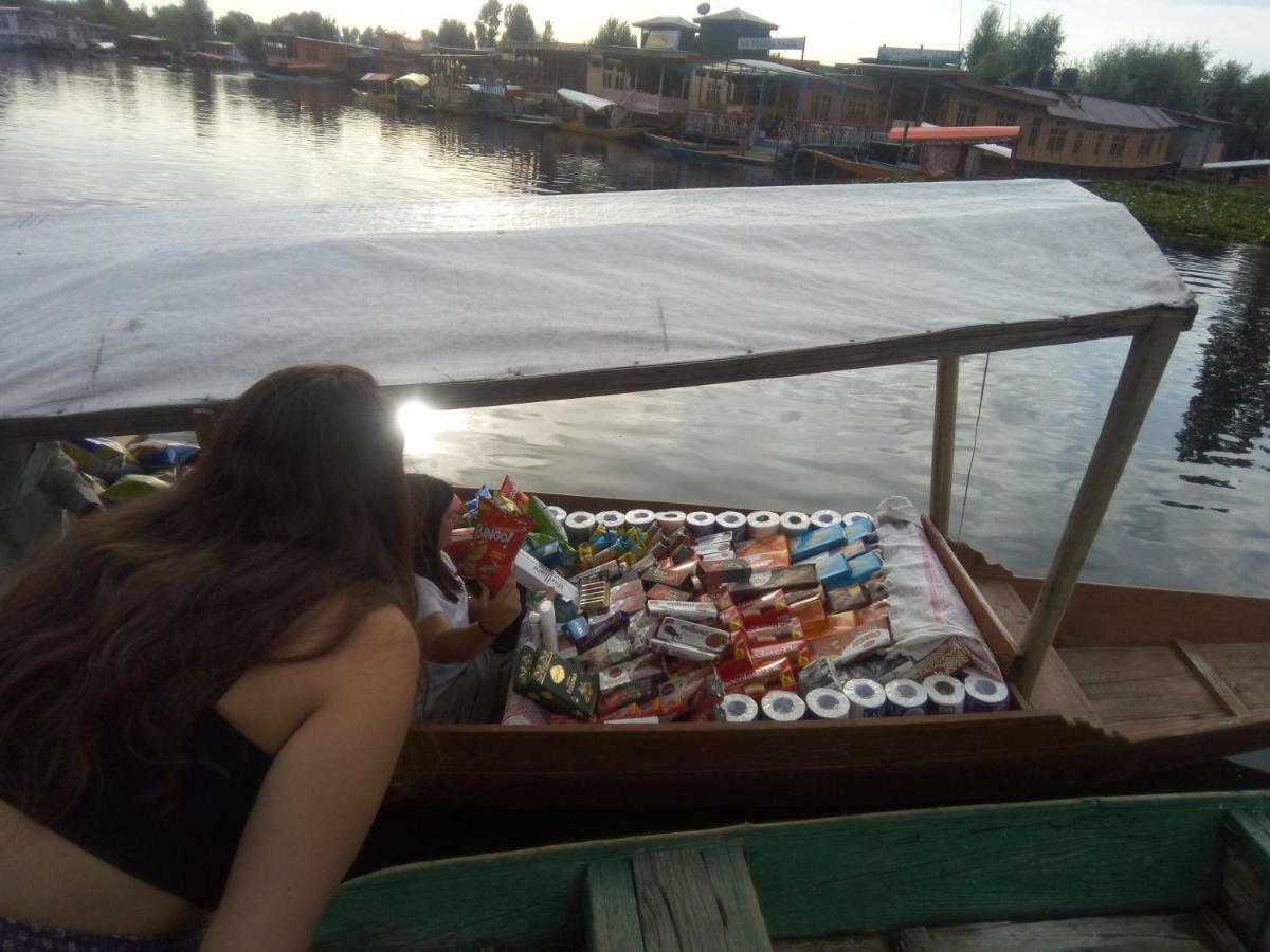 Houseboat New Suzan Hotel Srinagar  Luaran gambar